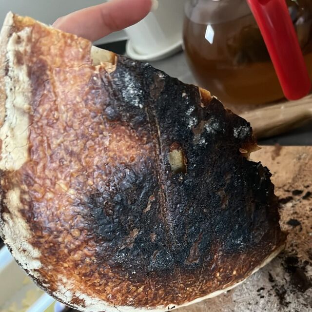 Verbranntes Sauerteigbrot