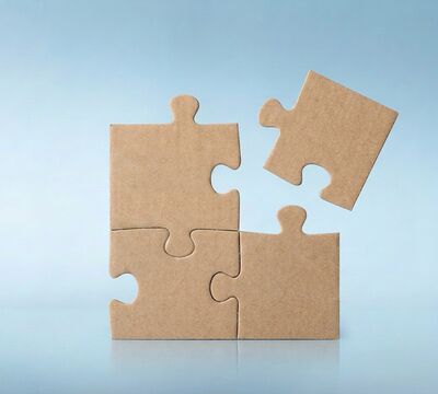 Puzzleteile für Programmentwicklung mit dem DIZ (KI-generiert)