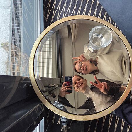 Alex und Nina im Spiegel